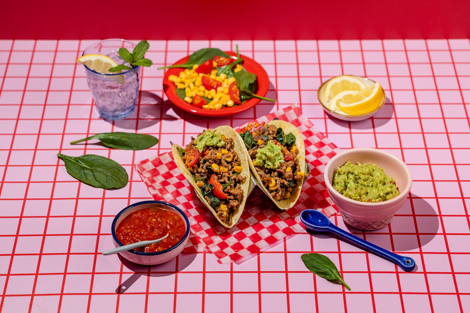 Gehakt taco’s met tomaat, mais, spinazie en guacamole
