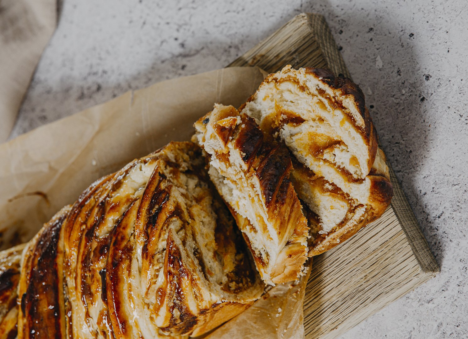 Kardamona un  aprikožu krēmsiera babka