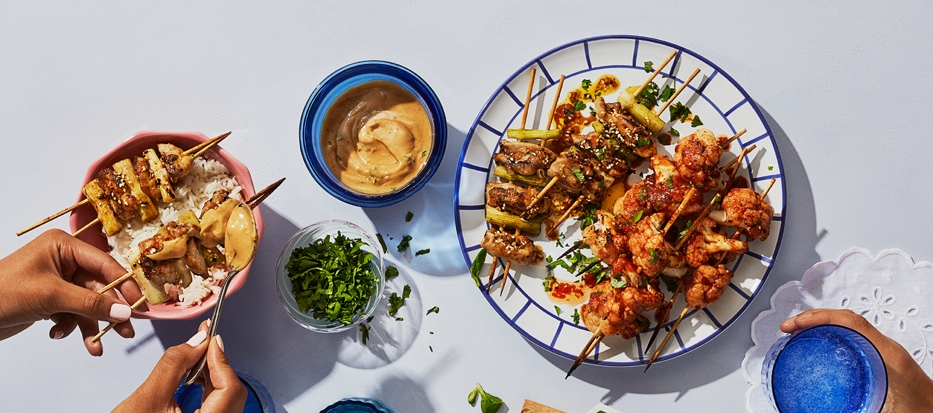 Bloemkool teriyaki spiesjes met pindadip