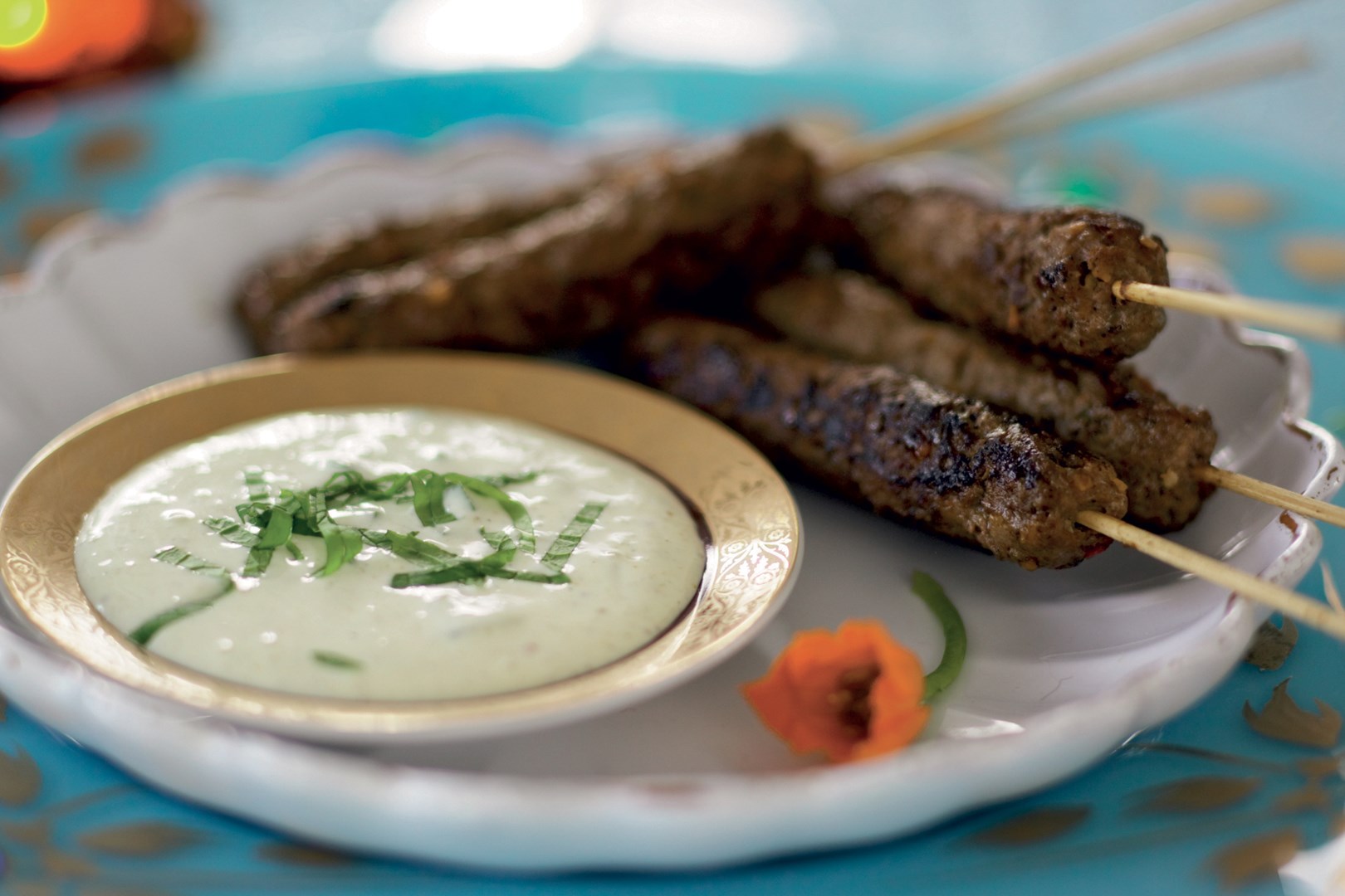 Kebabspyd med hakket kød af blanding eller lam og Garam Masala