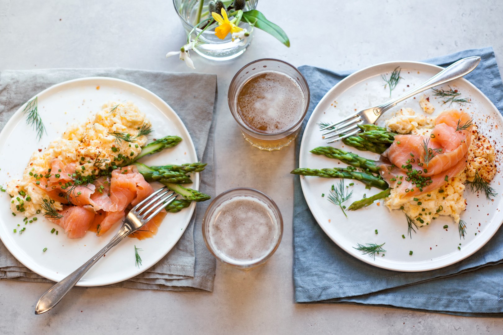 Scrambled eggs with smoked salmon and asparagus