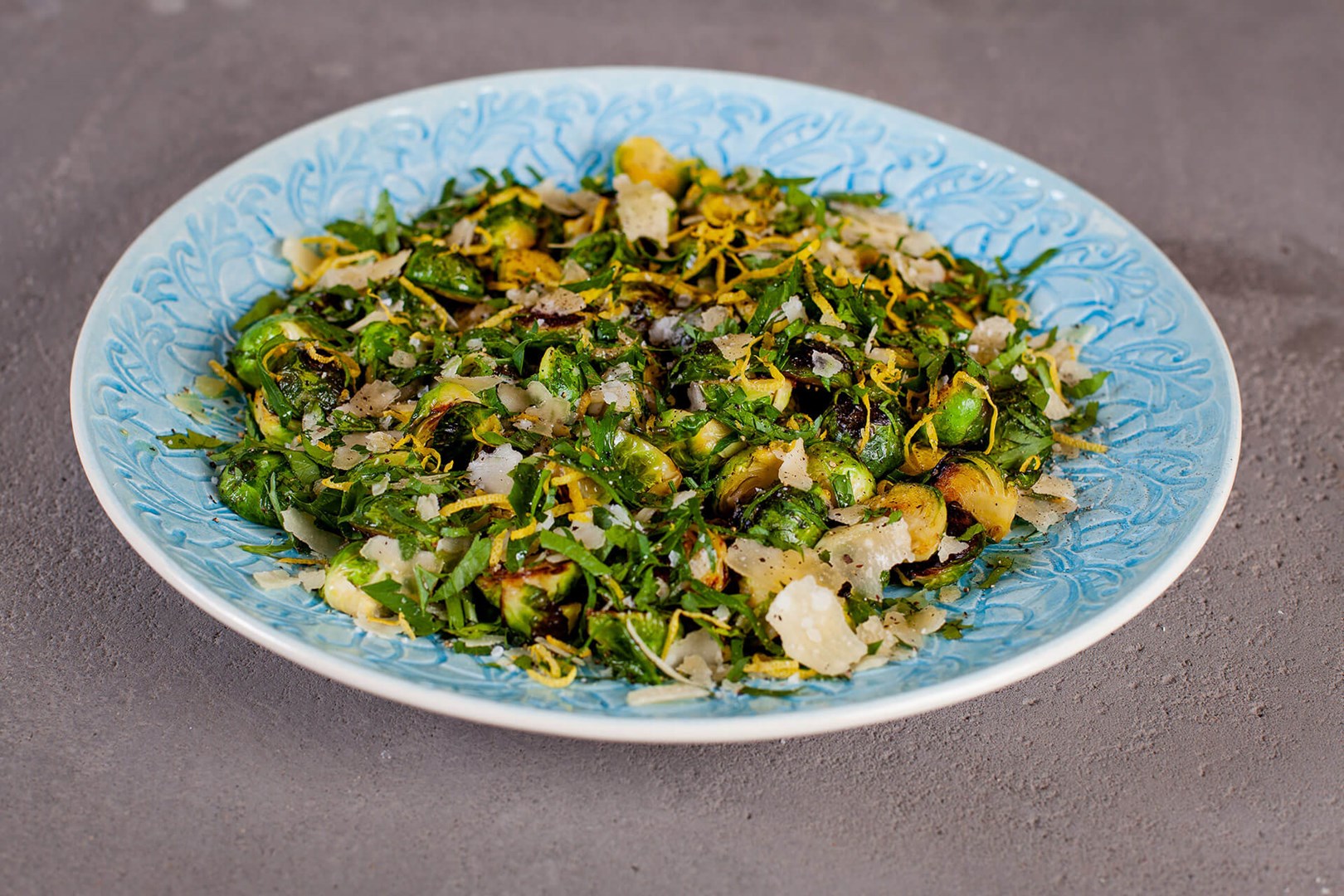 Gebakken spruitjes met gremolata en Parmezaanse kaas