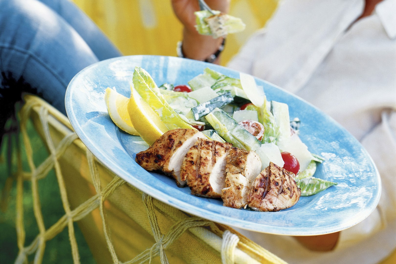 Caesarsallad med grillad kyckling och parmesanost