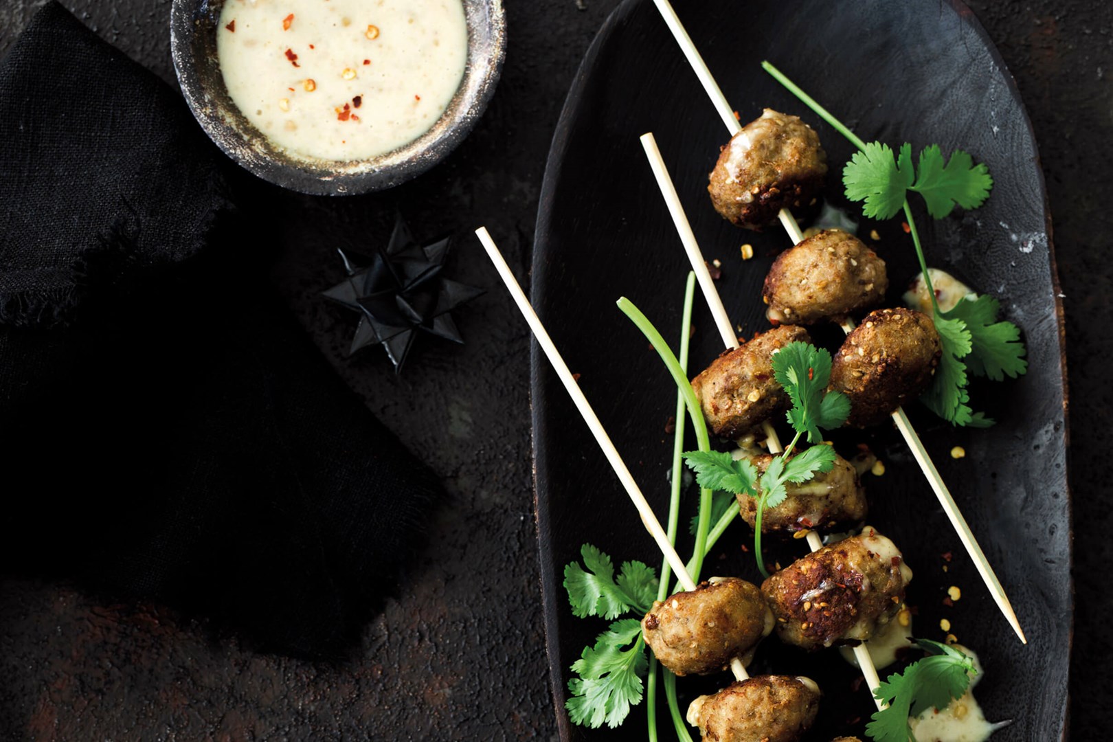 Frikadeller med peanutdip