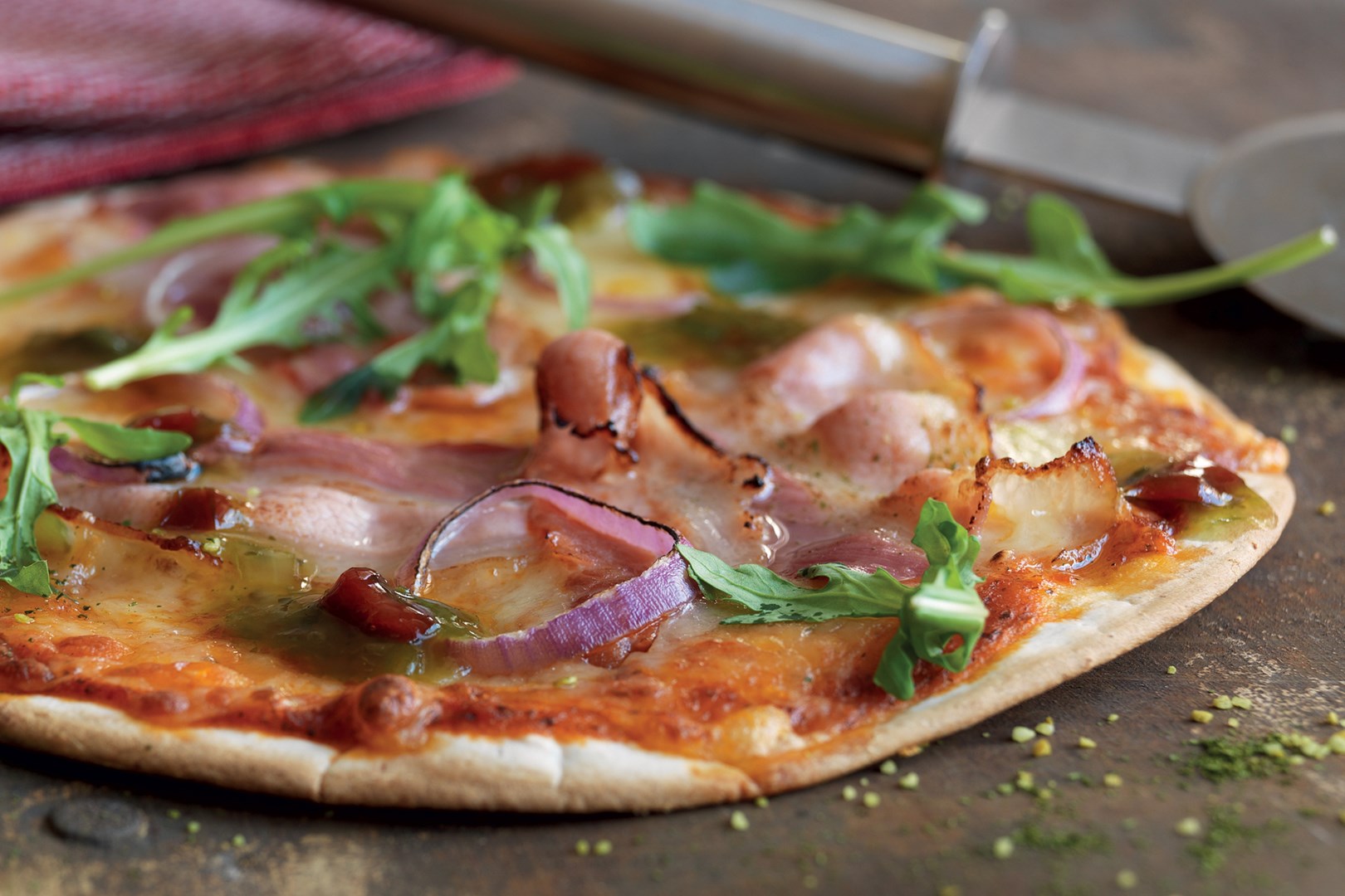 Baconpizza med jalapeñorelish