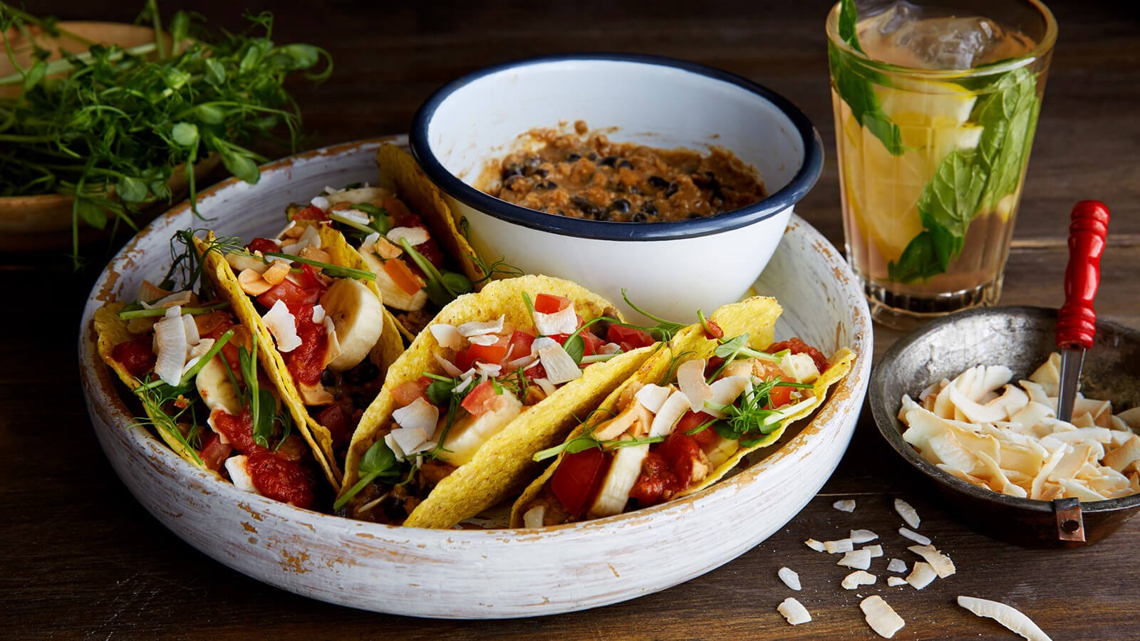 Soy tacos with coconut, banana & roasted peanuts大豆玉米餅配椰子、香蕉和烤花生