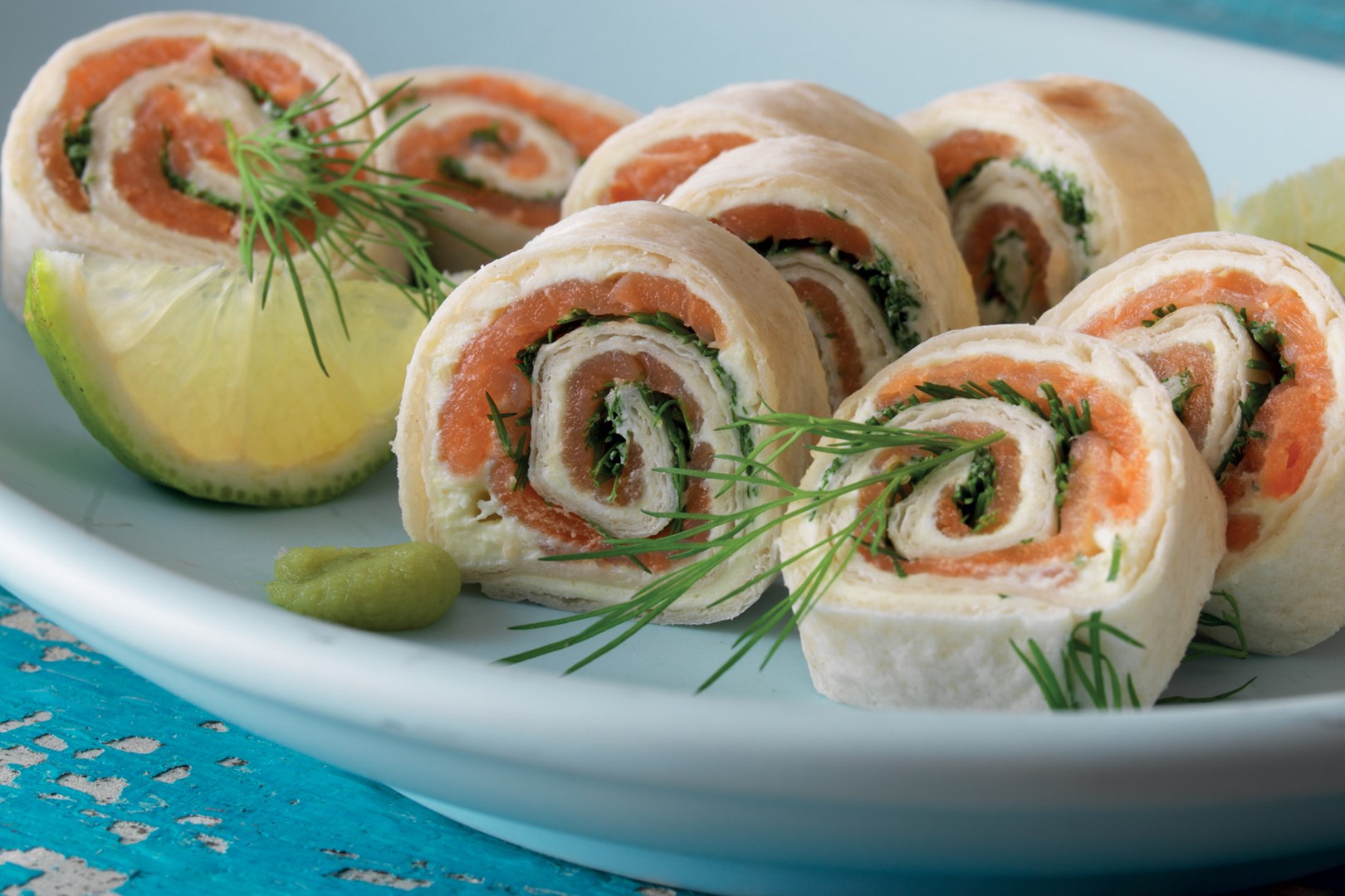 Lachsröllchen mit Wasabi und Dill