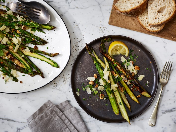 Asperges vertes au beurre noisette épicé et au parmesan