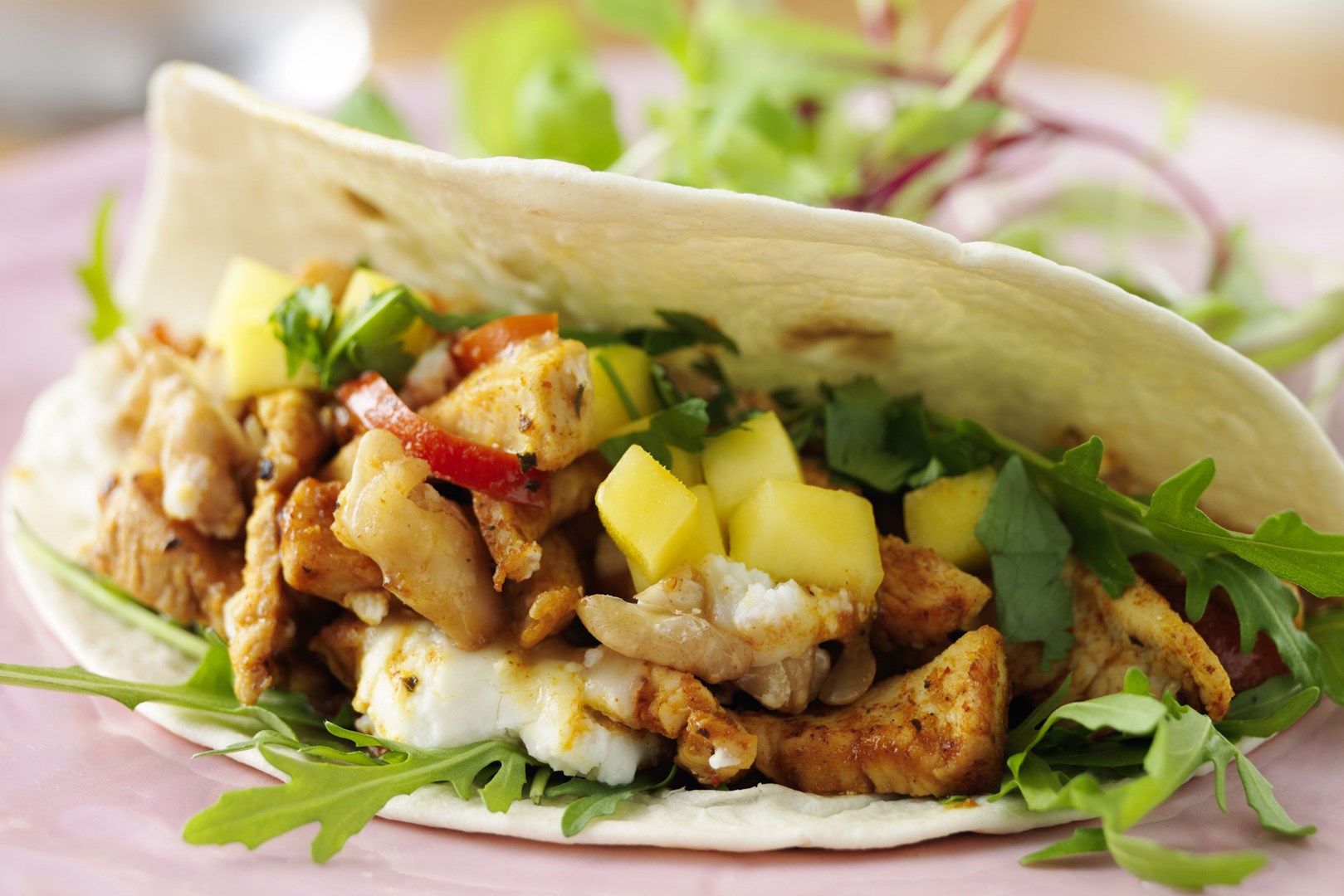 Soft Taco's met kip, geitenkaas, honing en mango