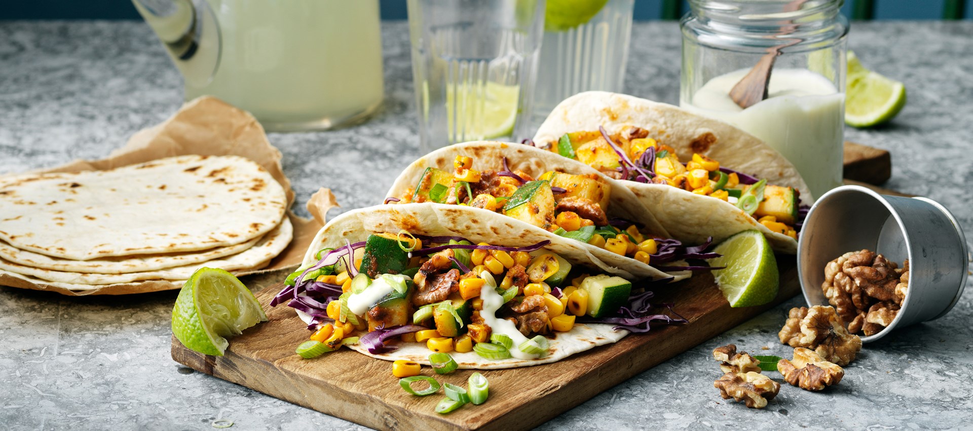 Crispy corn och zucchini tacos