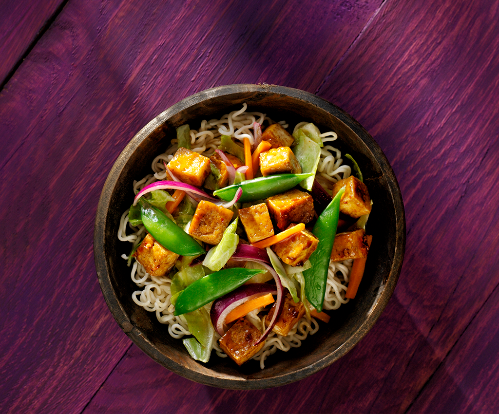 Āzijas voks, pasniegts traukā uz galda