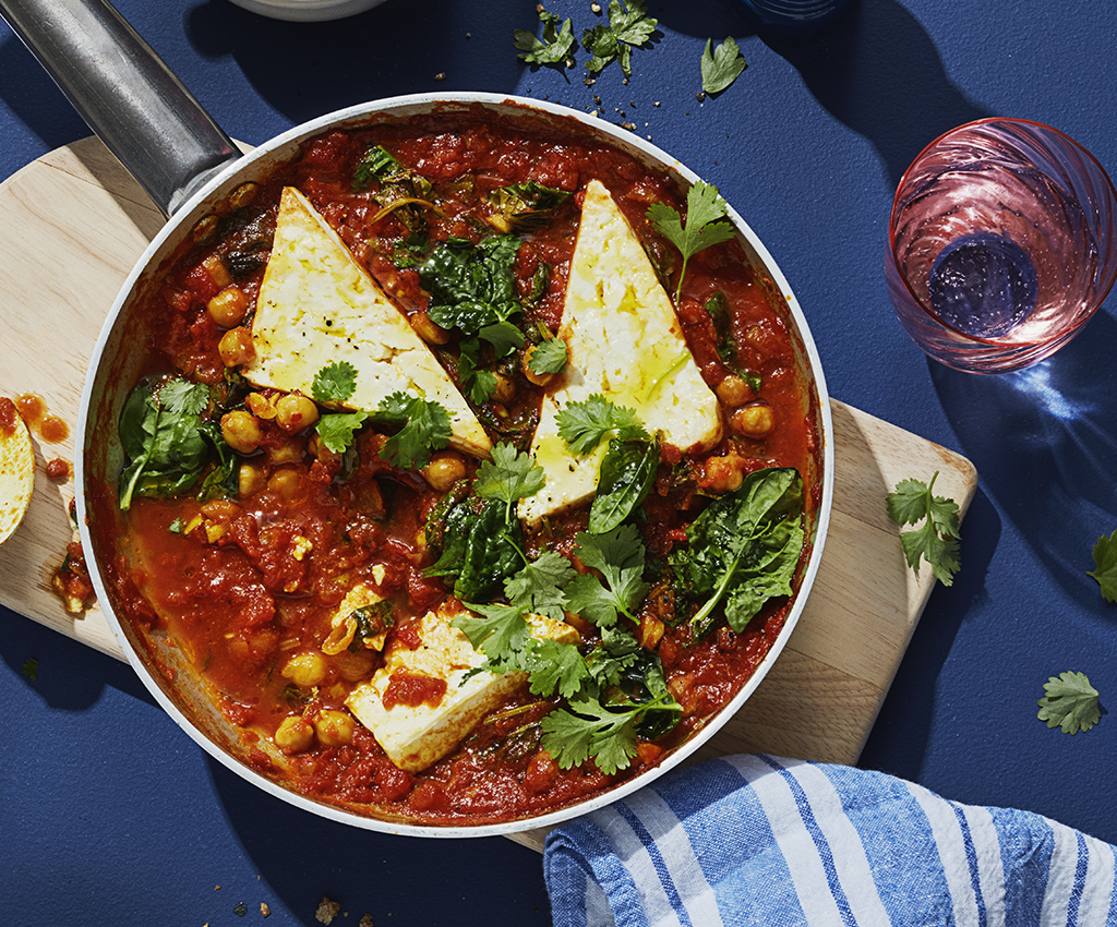 Kerrie-mango stoofpotje met kikkererwten en gebakken feta