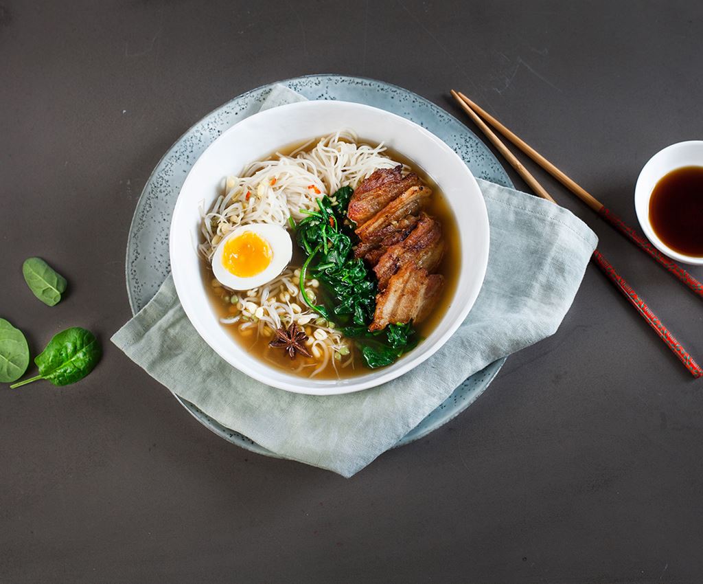 Ramen Suppe med æg og svin