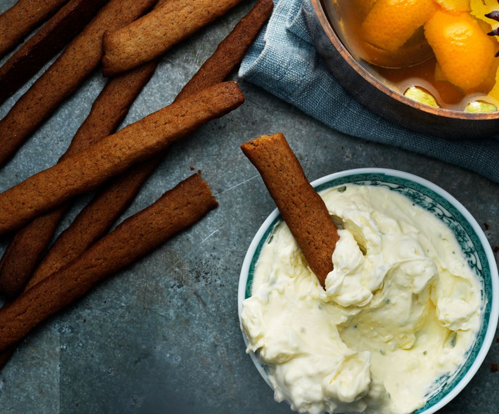 Gingerbread Grissini med pisket blåskimmel ost