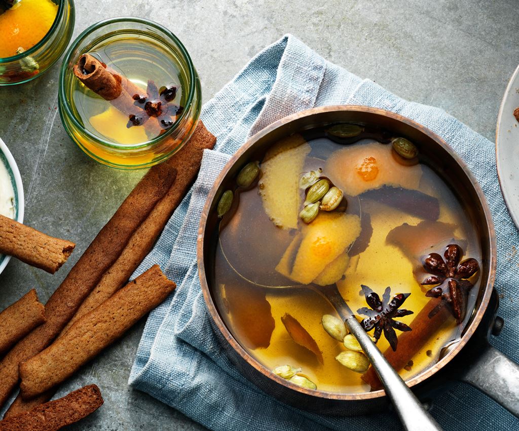 Vin blanc chaud avec cannelle