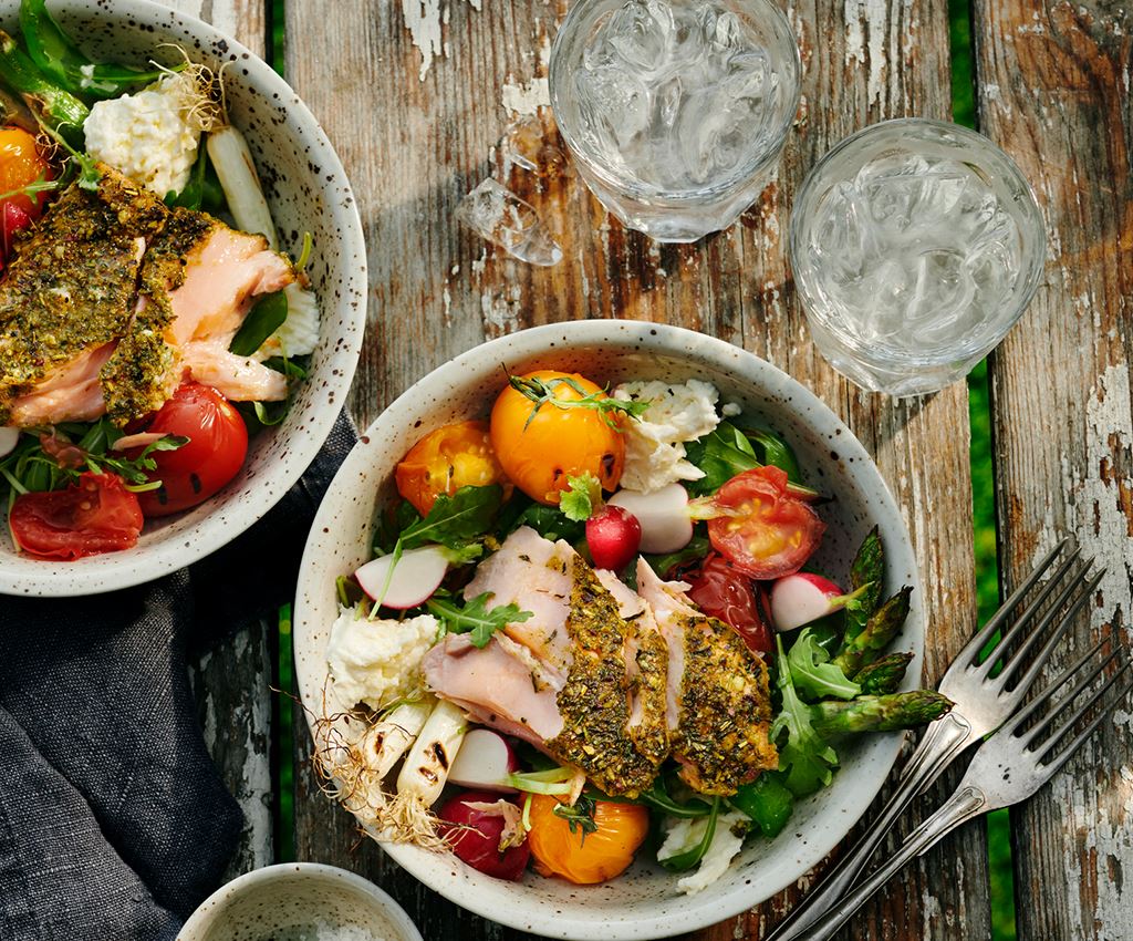 Herb-rubbed salmon with grilled tomato salad & mozzarella