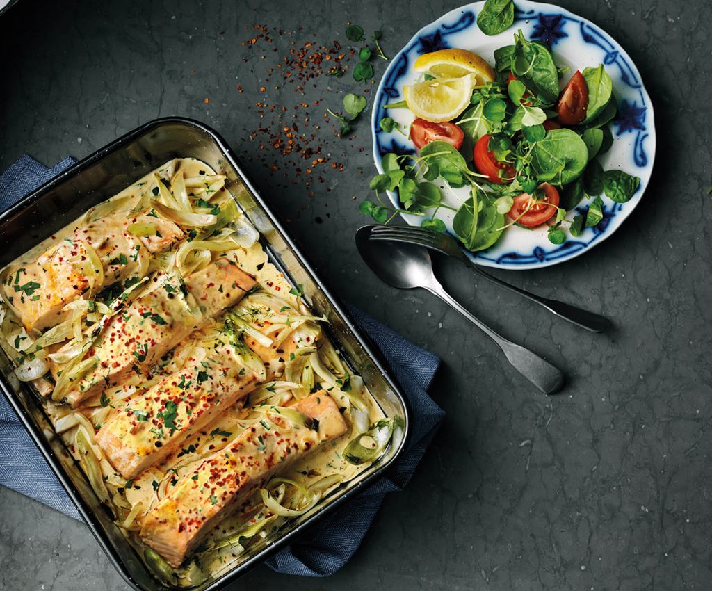 romige zalm in een oven schaal