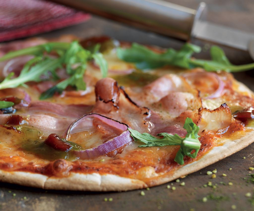 Baconpizza med jalapeñorelish