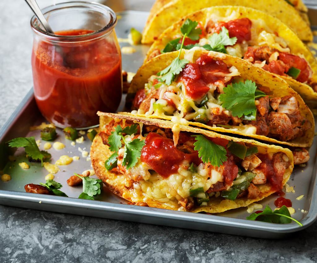 Gratinated tacos on a tray