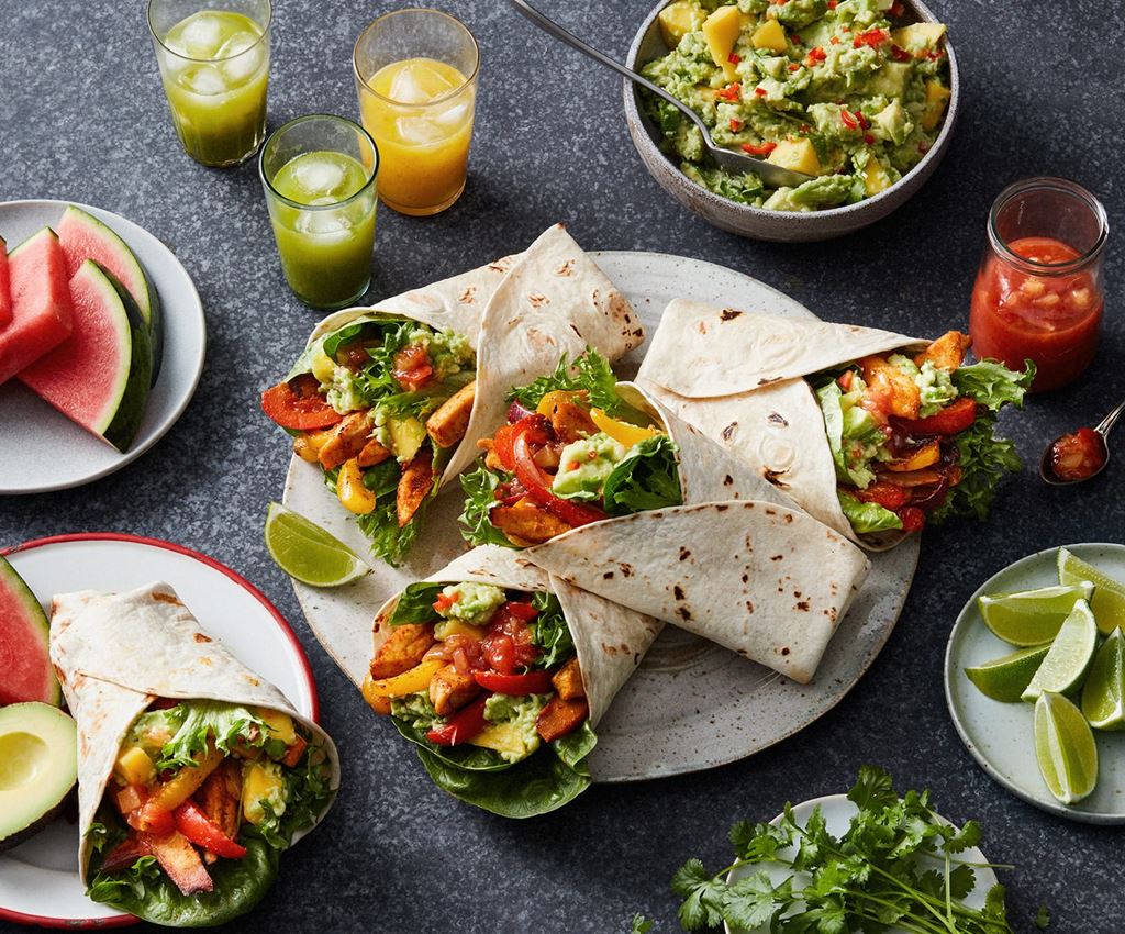 Frisse kip fajita met paprika en guacamole