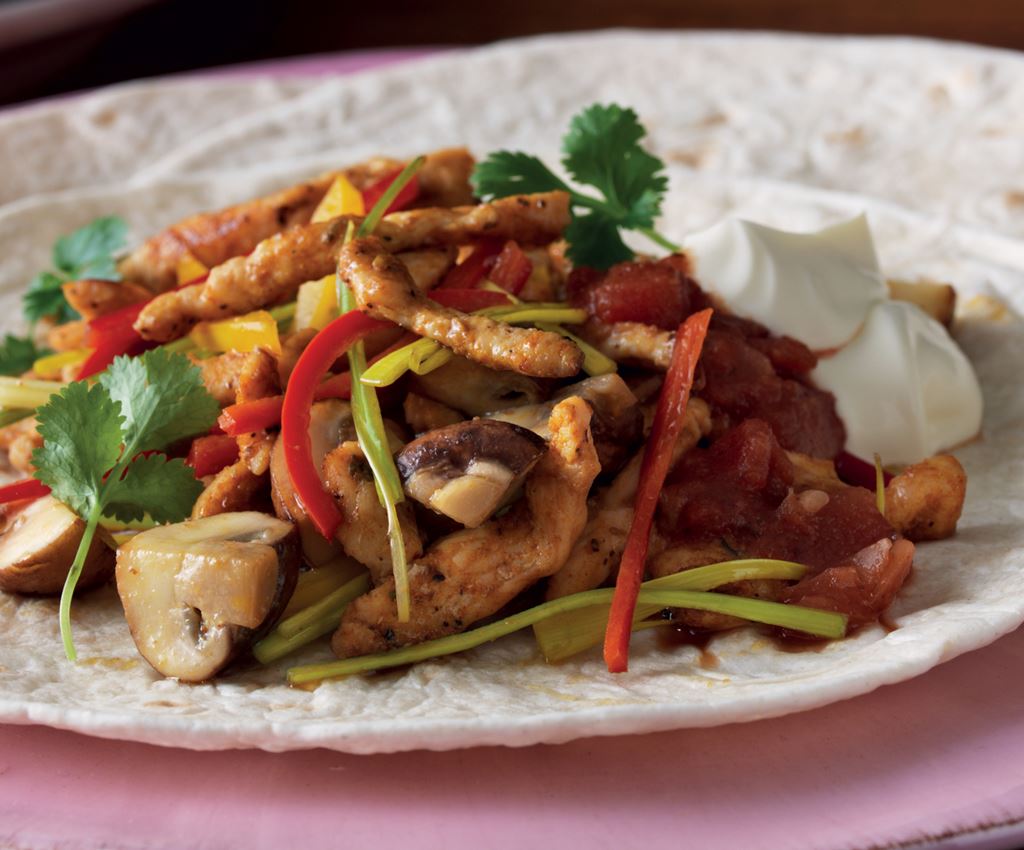 Grillede kyllingefajitas med champignoner og peberfrugt