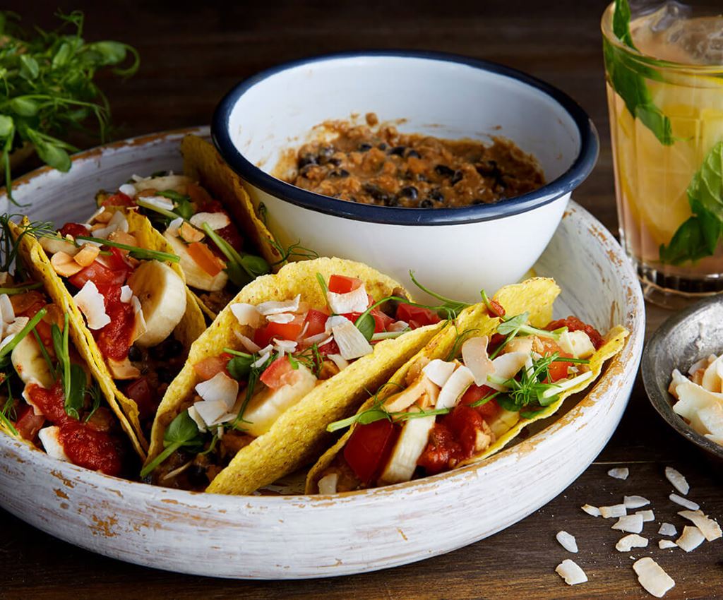 Soy tacos with coconut, banana & roasted peanuts大豆玉米餅配椰子、香蕉和烤花生