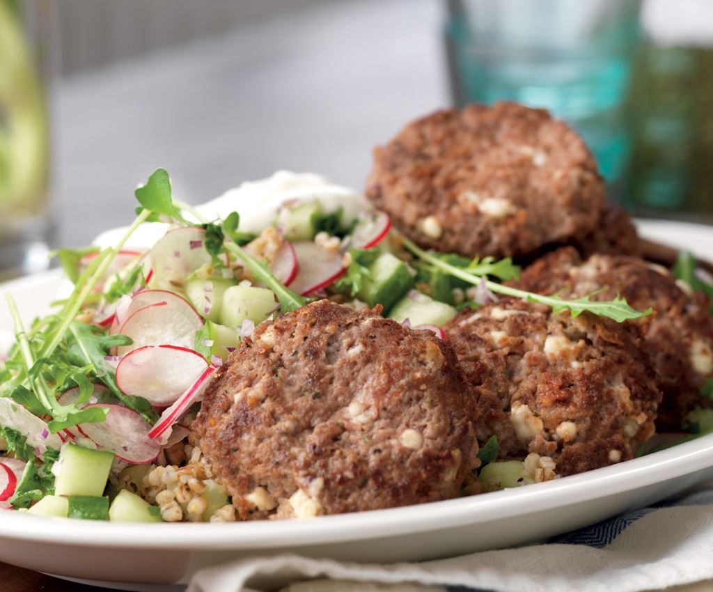 Burgers van lamsgehakt met munt- en gerstsalade